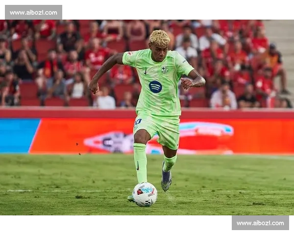 怼脸训斥 + 围堵！亚马尔成笑柄，金球梦碎于自大